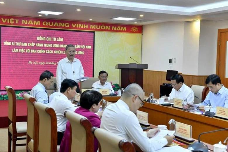 Tổng Bí thư Tô Lâm phát biểu chỉ đạo tại buổi làm việc với Ban Chính sách, chiến lược Trung ương. (Ảnh: ĐĂNG KHOA)

