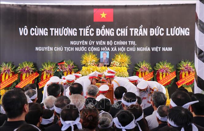Lễ an táng nguyên Chủ tịch nước Trần Đức Lương tại Quảng Ngãi