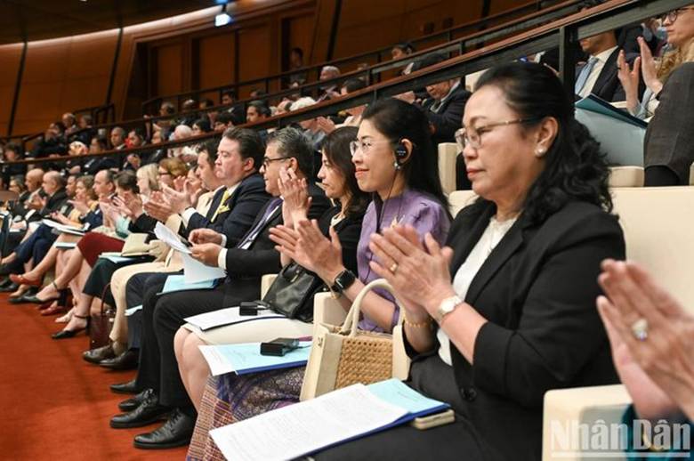 Thủ tướng Phạm Minh Chính trình bày Báo cáo kết quả thực hiện kế hoạch phát triển kinh tế-xã hội năm 2025; dự kiến kế hoạch phát triển kinh tế-xã hội năm 2026.