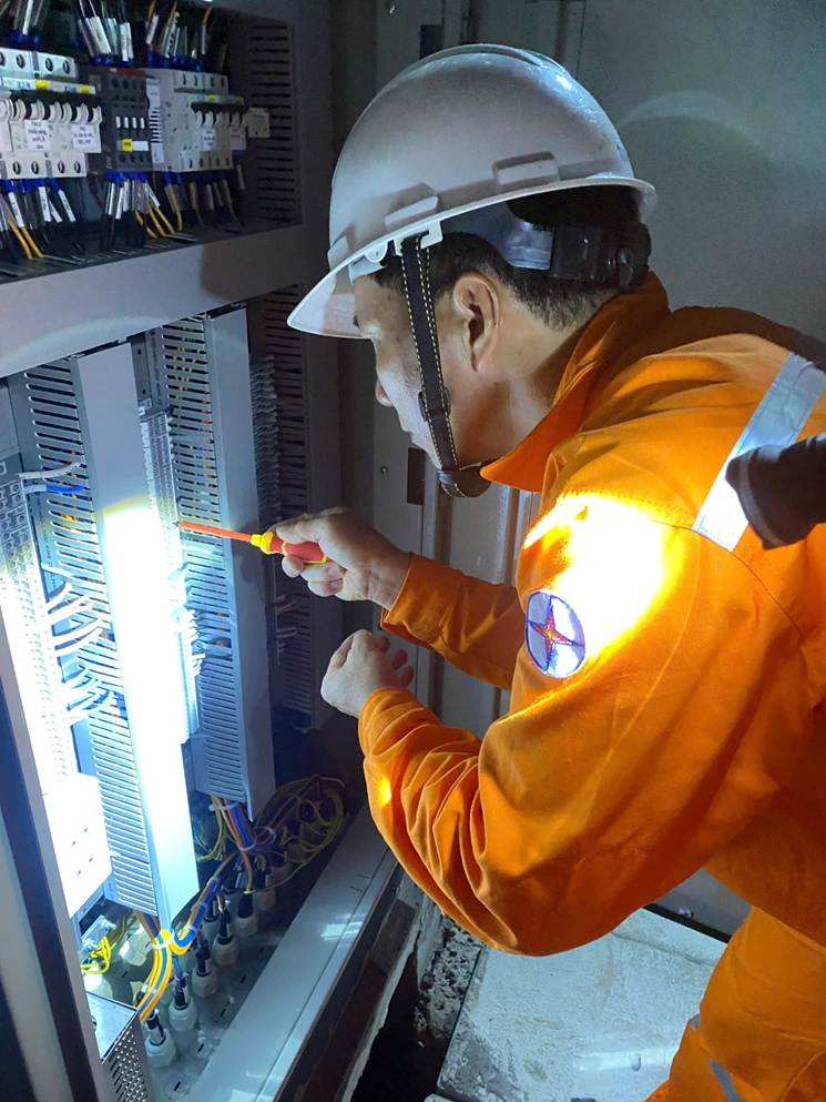 Kiểm tra đóng điện công trình nâng công suất Trạm biến áp 110kV khu công nghiệp Du Long, tỉnh Ninh Thuận ngày 30/3/2025