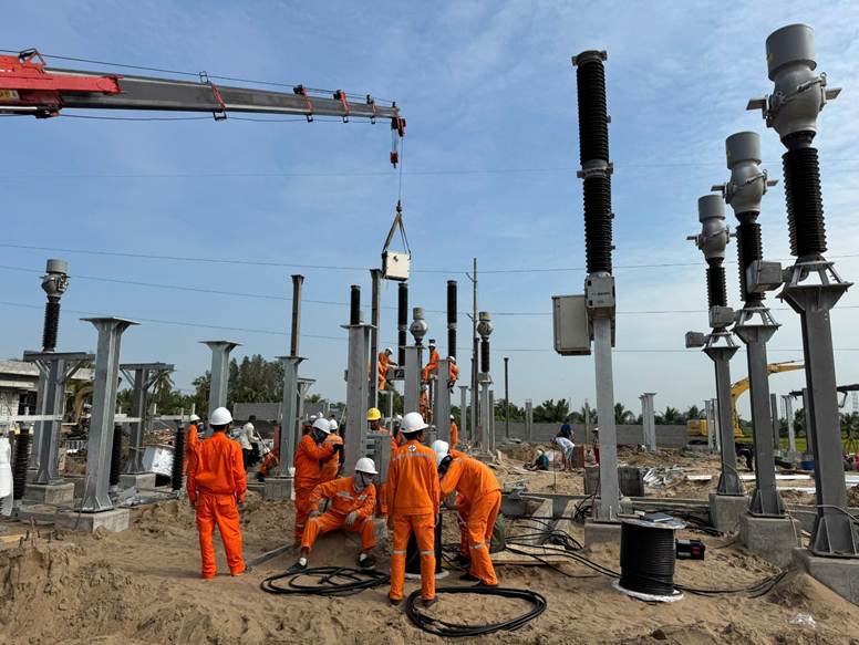 Công trình ‘Phân pha dây dẫn ĐD110kV 178 Trảng Bàng 2 - Bến Cầu, tỉnh Tây Ninh’, đóng điện ngày 27/4 (Ảnh: PCTN).
