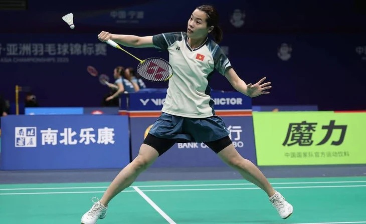 Thùy Linh đã tạo ra chiến thắng đầy bất ngờ trước cựu số 1 thế giới Sindhu - Ảnh: BWF