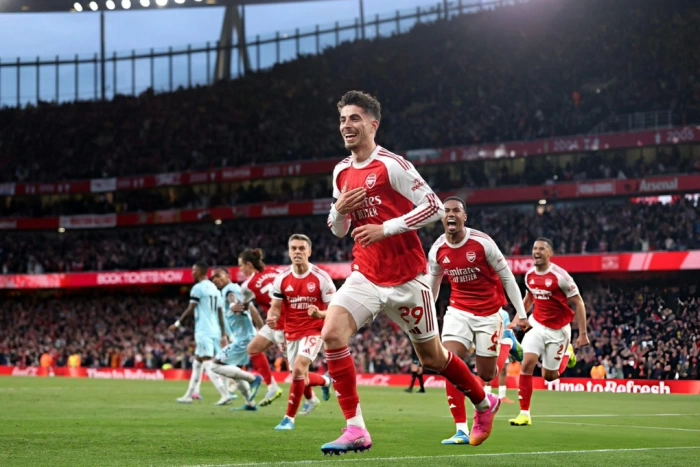 Arsenal thắng Burnley, tiến gần ngôi vô địch Ngoại hạng Anh