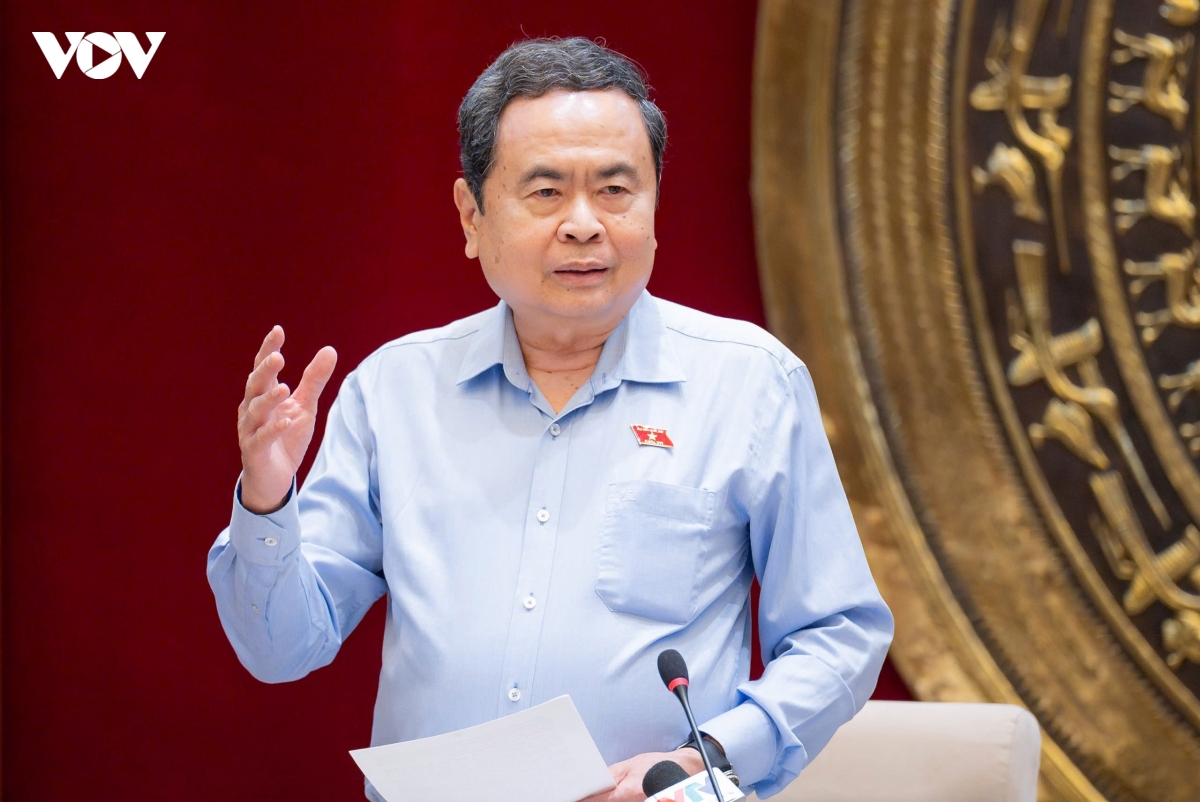 Chủ tịch Quốc hội yêu cầu đẩy mạnh chuyển đổi số, tăng cường ứng dụng công nghệ thông tin và trí tuệ nhân tạo trong hoạt động của Hội đồng Dân tộc.