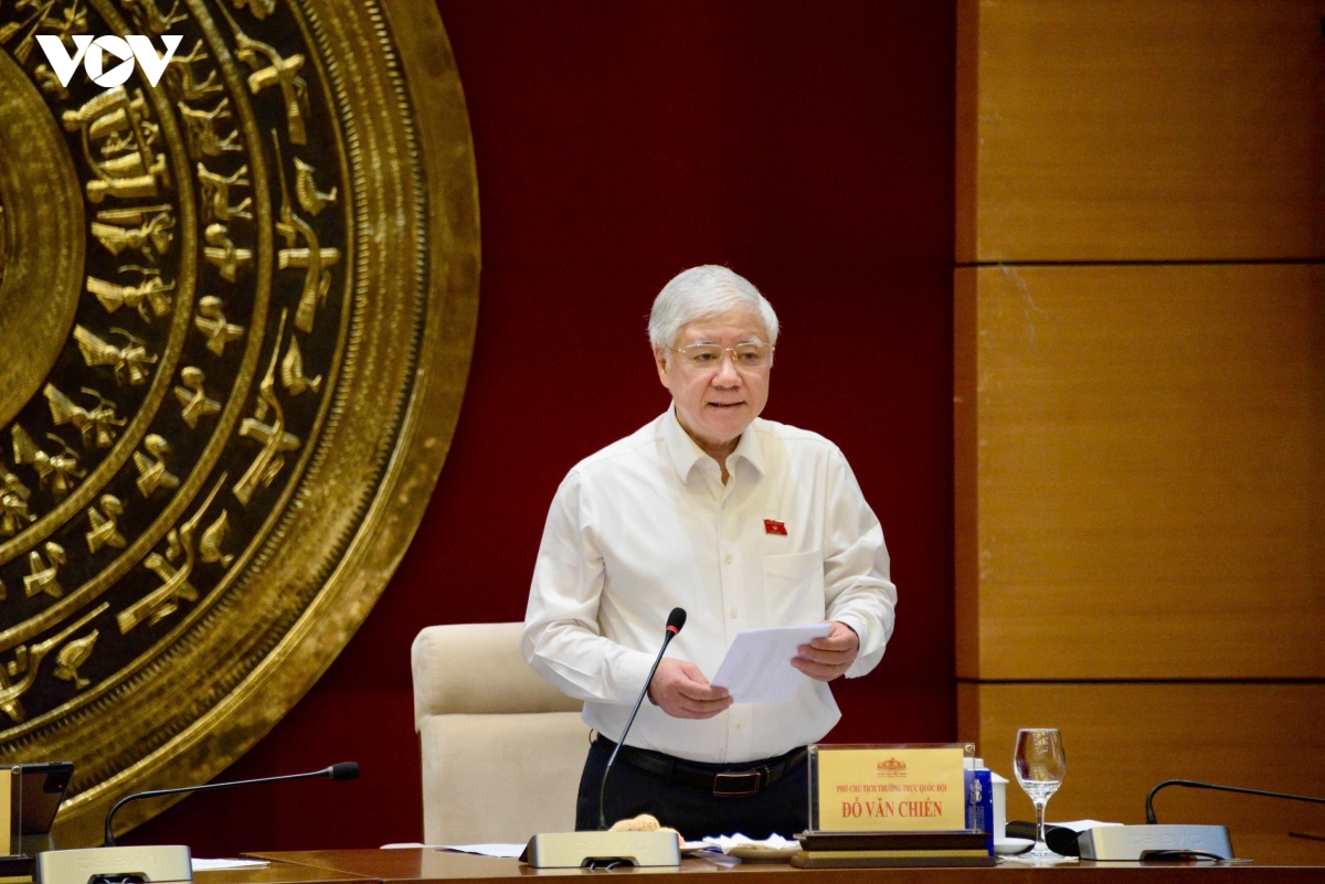 Phó Chủ tịch thường trực Quốc hội Đỗ Văn Chiến phát biểu tại buổi làm việc.