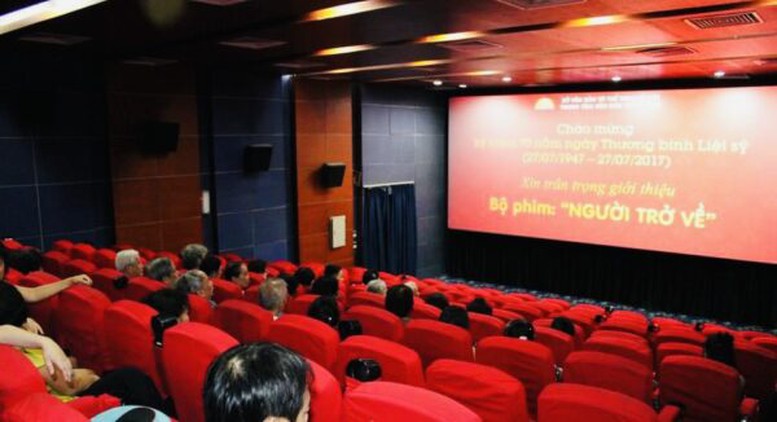 Việc phát hành, phổ biến phim phục vụ nhiệm vụ chính trị phải bảo đảm quyền tiếp cận và thụ hưởng phim của người xem phù hợp với từng loại hình phim và đối tượng thụ hưởng.

