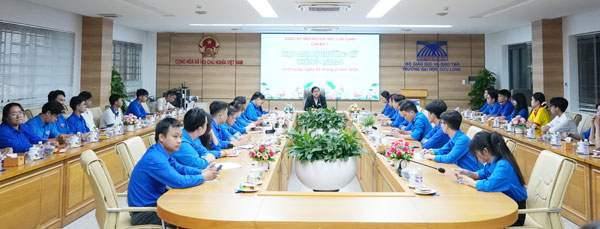 Chi bộ sinh viên tại trường ĐH- nơi bồi dưỡng, phát triển đảng viên trẻ. Trong ảnh: Sinh hoạt chi bộ sinh viên, Trường ĐH Cửu Long.


