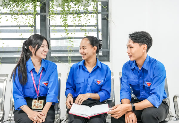 Đảng viên trẻ Trường ĐH Cửu Long trao đổi học tập, công tác Đoàn.

