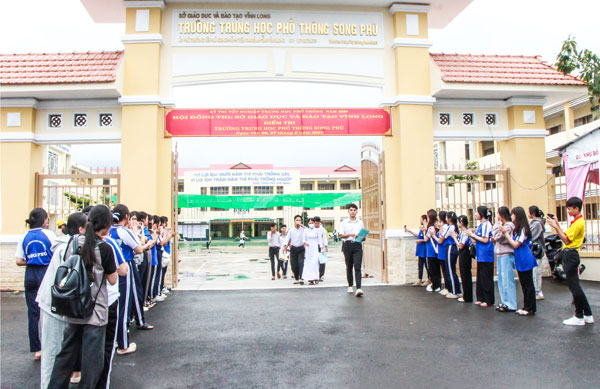 Chương trình Tiếp sức mùa thi được tổ chức hàng năm, nhằm hỗ trợ, tạo điều kiện thuận lợi cho thí sinh.

