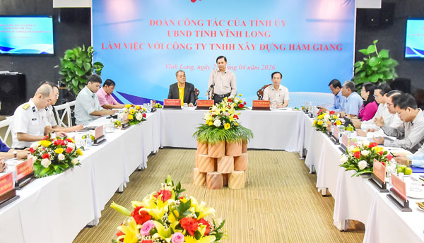 Đồng chí Trần Văn Lâu- Ủy viên Trung ương Đảng, Bí thư Tỉnh ủy cùng đoàn công tác đã có buổi làm việc với nhà đầu tư tìm giải pháp tháo gỡ chuỗi hoạt động dự án tại Khu kinh tế Định An.

