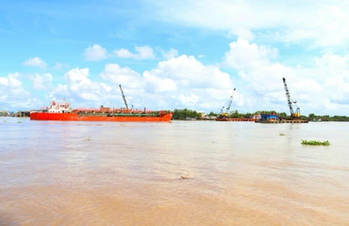 Khơi thông thủy nội địa để bứt phá logistics
