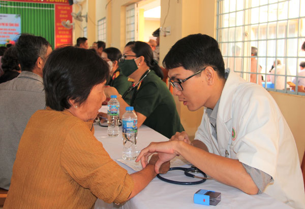 Tỉnh tập trung nguồn lực thực hiện chương trình khám sức khỏe định kỳ và tầm soát bệnh miễn phí hỗ trợ người dân mỗi năm 1 lần.

