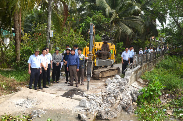 Ngành chuyên môn khảo sát công trình cống An Hóa.

