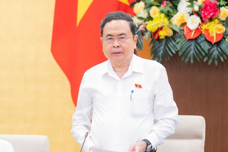 Chủ tịch Quốc hội Trần Thanh Mẫn đề nghị các cơ quan khẩn trương chuẩn bị kỹ lưỡng từ sớm cho Kỳ họp, trong đó cần chủ động tiến hành rà soát tổng thể về các nội dung cần trình Quốc hội tại Kỳ họp và tiến độ chuẩn bị của từng nội dung

