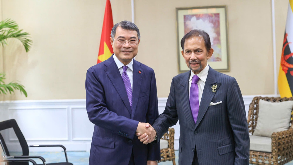 Thủ tướng Chính phủ Lê Minh Hưng gặp Quốc vương Brunei Darussalam Haji Hassanal Bolkiah. (Ảnh: VGP/Nhật Bắc)
