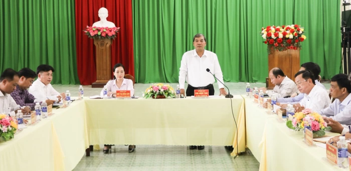 Phó Bí thư Tỉnh ủy Kim Ngọc Thái làm việc với Đảng ủy phường Đông Thành