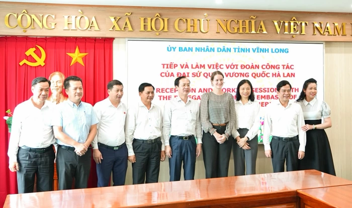Lãnh đạo tỉnh Vĩnh Long làm việc với Đoàn Đại sứ quán Vương quốc Hà Lan về khai thác cát bền vững