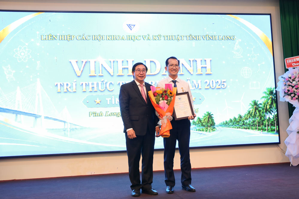 Vinh danh trí thức tiêu biểu.