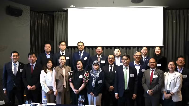 Đại sứ các nước ASEAN chụp ảnh kỷ niệm tại buổi gặp mặt. (Ảnh do Đại sứ quán Việt Nam tại Hàn Quốc cung cấp)