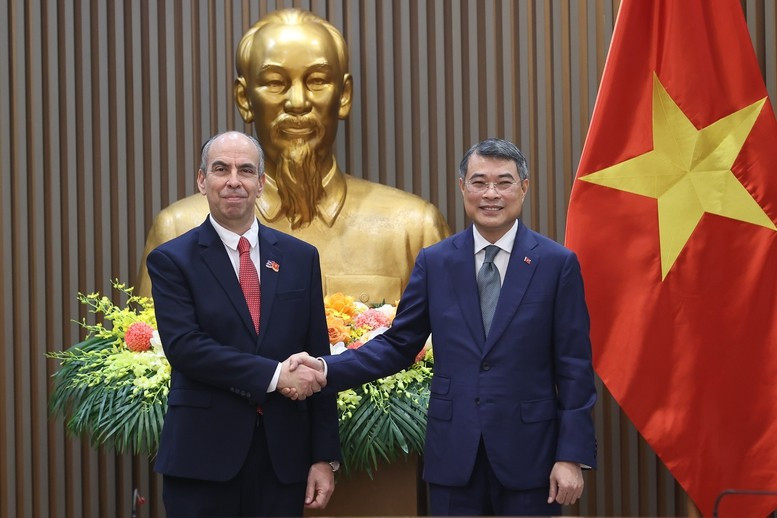 Thủ tướng Chính phủ Lê Minh Hưng và đồng chí Rogelio Polanco Fuentes, Đại sứ Cuba tại Việt Nam. (Ảnh: VGP/Nhật Bắc)
