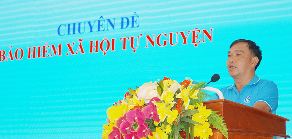 Ông Nguyễn Chí Dũng - Phó Trưởng phòng Tuyên truyền và Hỗ trợ người tham gia, BHXH tỉnh triển khai những nội dung cơ bản về chính sách BHXH tự nguyện.