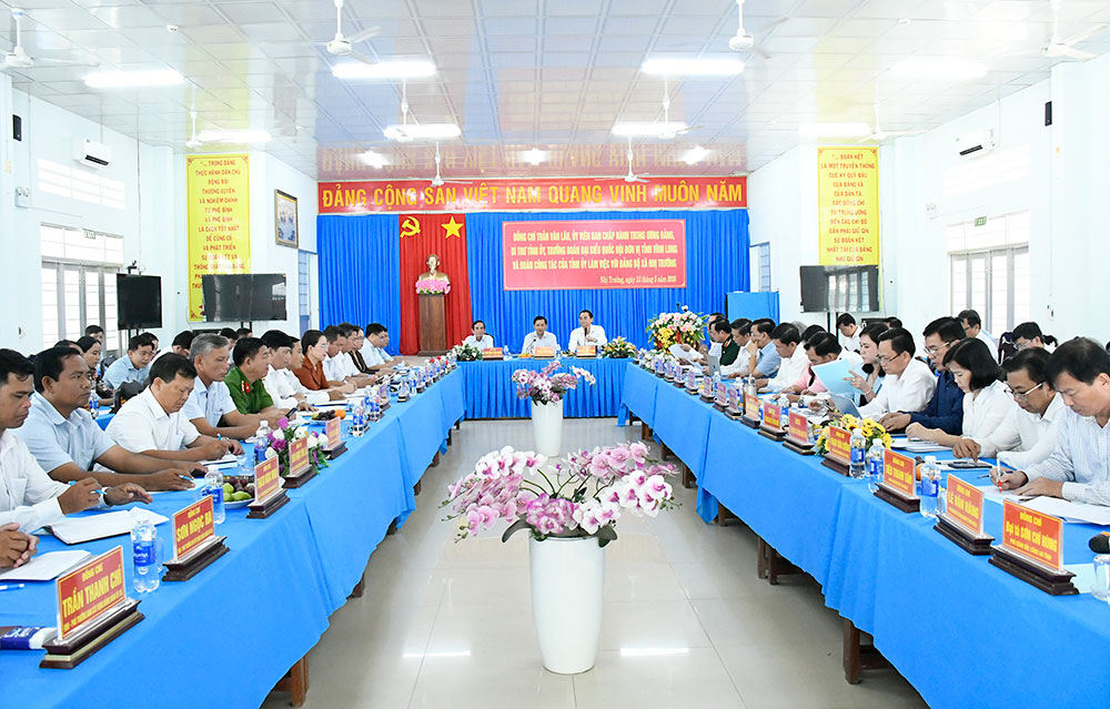 Quang cảnh buổi làm việc.