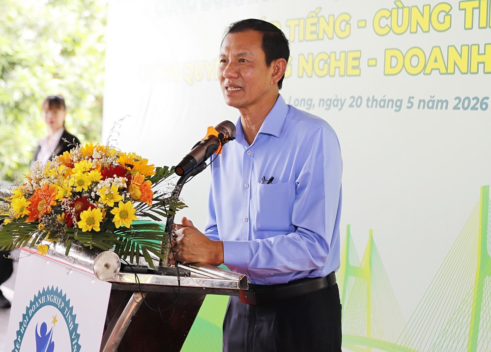 Phó Chủ tịch Thường trực UBND tỉnh phát biểu tại hội nghị.