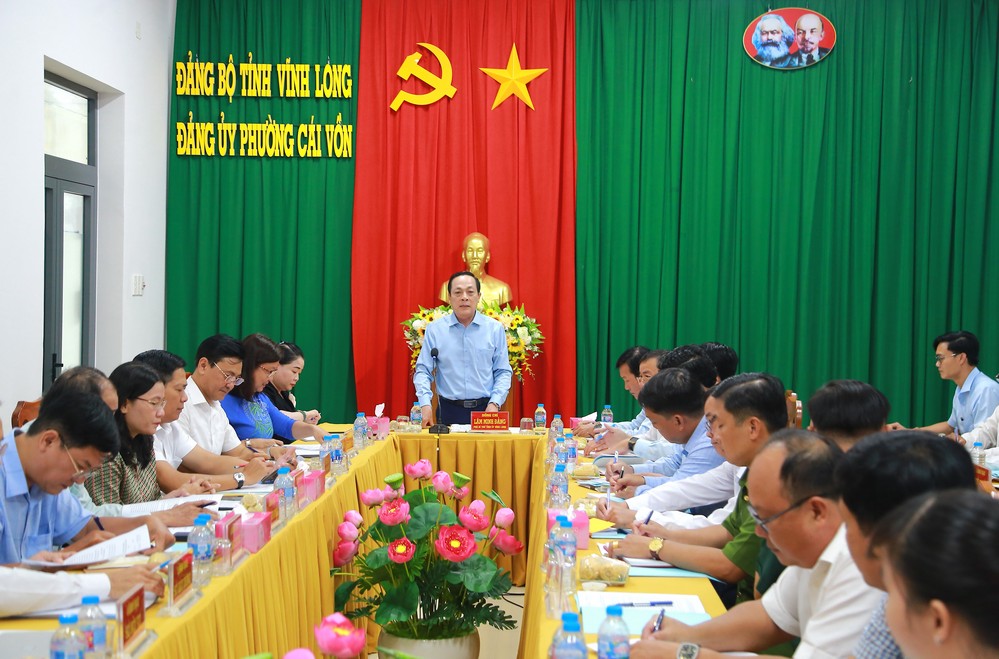 Đoàn công tác của Thường trực Tỉnh ủy làm việc với Đảng bộ phường Cái Vồn.