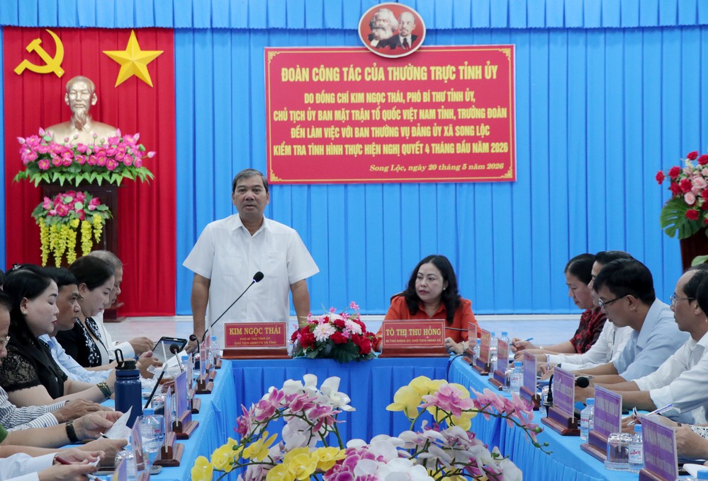 Đồng chí Kim Ngọc Thái- Phó Bí thư Tỉnh ủy, Chủ tịch Ủy ban MTTQ Việt Nam tỉnh phát biểu chỉ đạo tại buổi làm việc.