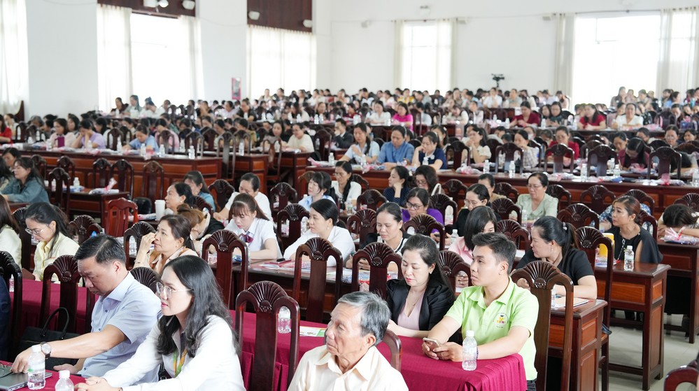 Đại diện các trường mầm non và đơn vị phối hợp tham gia hội thảo.