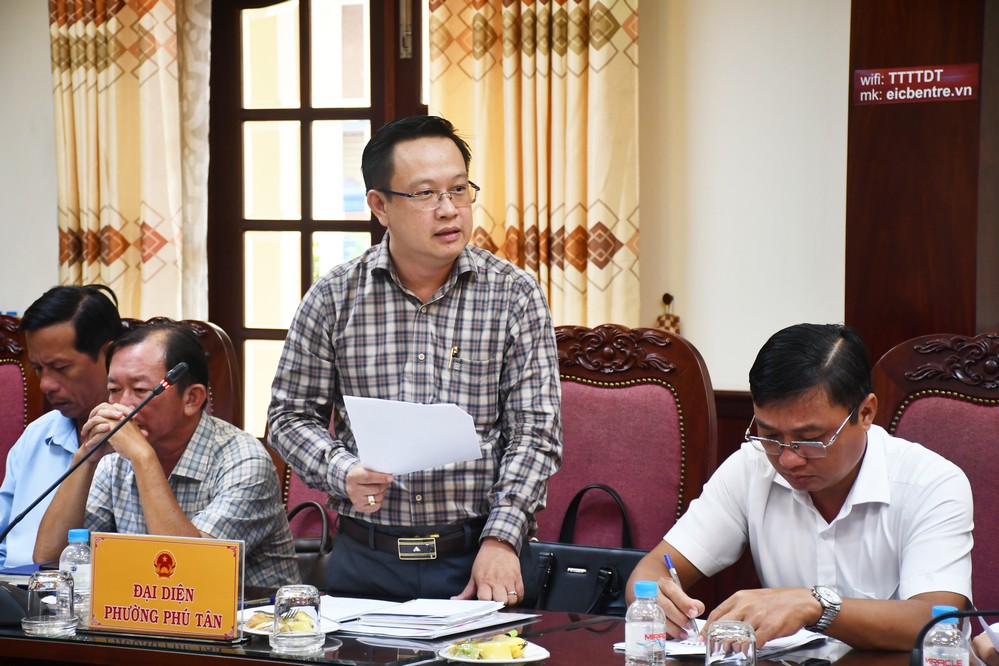  Lãnh đạo phường Phú Tân nêu một số khó khăn, kiến nghị đối với lãnh đạo tỉnh và các sở ngành tỉnh.