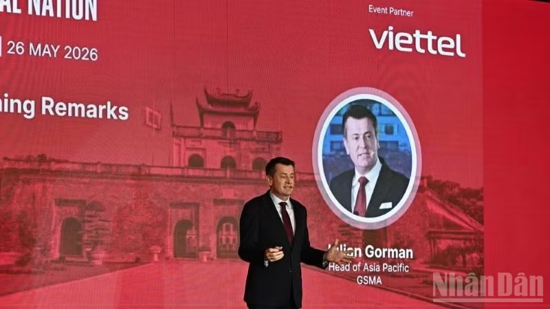 Ông Julian Gorman, Giám đốc khu vực châu Á-Thái Bình Dương của GSMA phát biểu tại Hội nghị Quốc gia số Hà Nội 2026 do GSMA tổ chức.