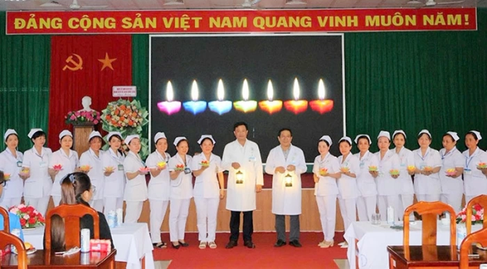 BVĐK Vĩnh Long họp mặt Ngày Quốc tế điều dưỡng