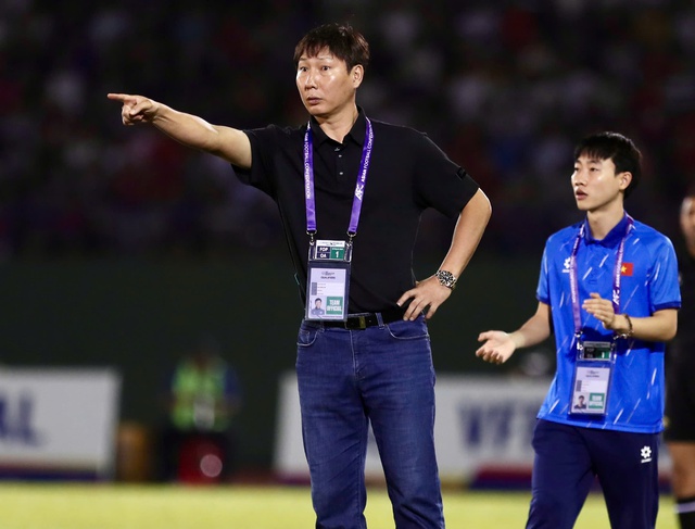 HLV Kim Sang-sik của đội tuyển Việt Nam sẽ tham dự lễ bốc thăm chia bảng VCK Asian Cup 2027

Ảnh: Minh Tú

