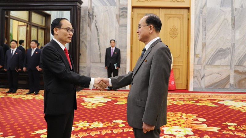 Đặc phái viên của Tổng Bí thư, Chủ tịch nước Tô Lâm, đồng chí Lê Hoài Trung, Ủy viên Bộ Chính trị, Bộ trưởng Ngoại giao và Chủ tịch Ủy ban Thường vụ Hội nghị nhân dân tối cao kiêm Chủ tịch Hội nghị nhân dân tối cao Cộng hòa dân chủ nhân dân Triều Tiên, ngày 15/5. (Ảnh: TTXVN)
