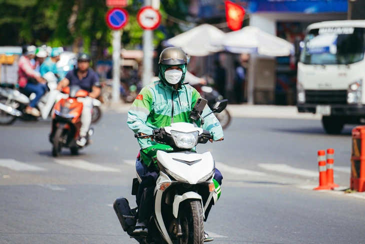 Thời tiết hôm nay 11/5: Bắc Bộ và Nam Bộ nắng nóng, các nơi còn lại chiều tối mưa dông