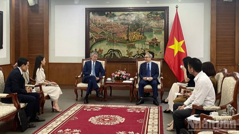 Quang cảnh buổi làm việc.
