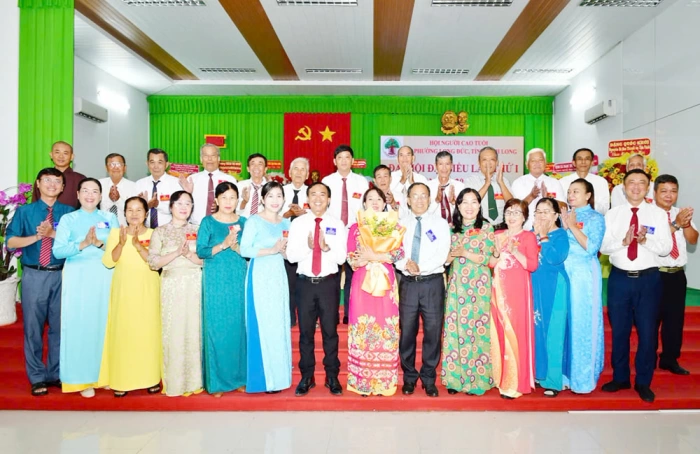 Bà Đinh Ngọc Minh giữ chức Chủ tịch Hội Người cao tuổi phường Long Đức
