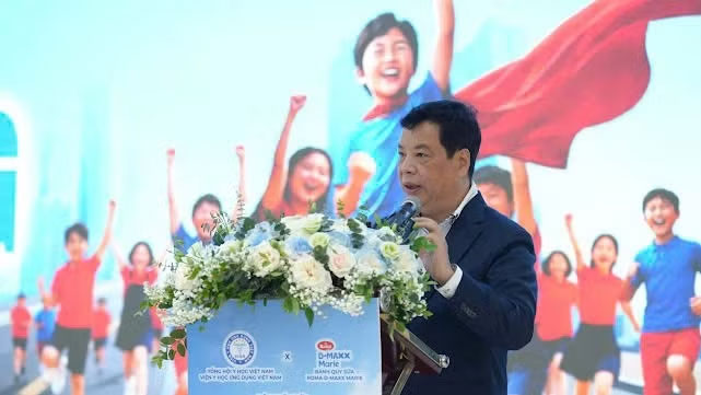 Tiến sĩ, bác sĩ Trương Hồng Sơn trao đổi tại lễ phát động.
