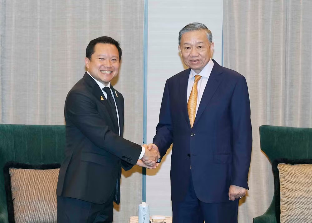 Tổng Bí thư, Chủ tịch nước Tô Lâm tiếp ông Thapana Sirivadhanabhakdi, Chủ tịch điều hành Tập đoàn TCC, Tổng Giám đốc Tập đoàn ThaiBev (Thái Lan). (Ảnh: TTXVN)
