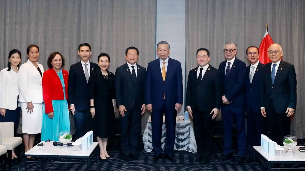 Tổng Bí thư, Chủ tịch nước Tô Lâm tiếp ông Thapana Sirivadhanabhakdi, Chủ tịch điều hành Tập đoàn TCC, Tổng Giám đốc Tập đoàn ThaiBev (Thái Lan). (Ảnh: TTXVN)