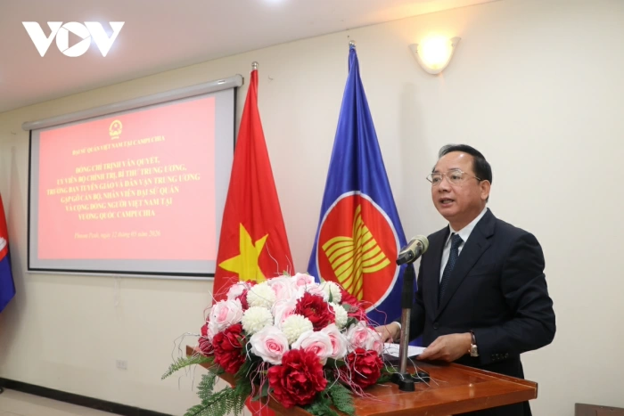 Trưởng Ban Tuyên giáo và Dân vận TW gặp gỡ cộng đồng, doanh nghiệp tại Campuchia