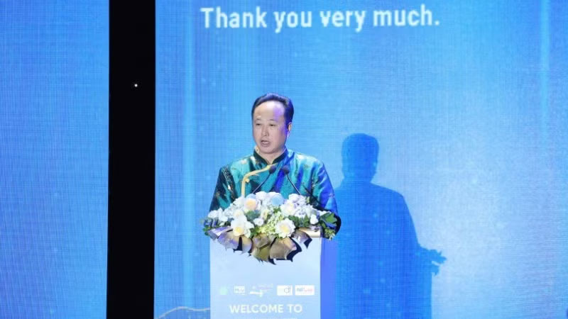 Phó Giáo sư, Tiến sĩ Trần Cao Bính, Chủ tịch Liên đoàn Nha khoa châu Á-Thái Bình Dương, Chủ tịch Hội Răng Hàm Mặt Việt Nam, Giám đốc Bệnh viện Bệnh viện Răng Hàm Mặt Trung ương Hà Nội phát biểu tại hội nghị.
