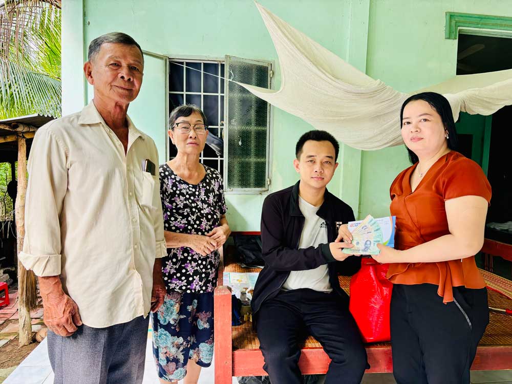 Mục “Địa chỉ nhân đạo” đăng trên Báo Vĩnh Long kết nối với những tấm lòng hảo tâm giúp đỡ bệnh nhân nghèo.