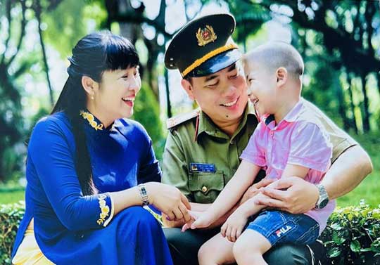 Tạo ra môi trường sống an toàn, lành mạnh là yếu tố quan trọng để trẻ em phát triển toàn diện. Ảnh: ĐỨC LIÊM
