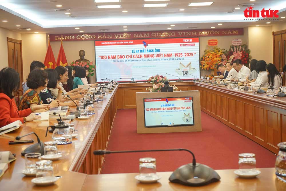 Lễ ra mắt sách ảnh đầu tiên về lịch sử Báo chí Cách mạng Việt Nam.

