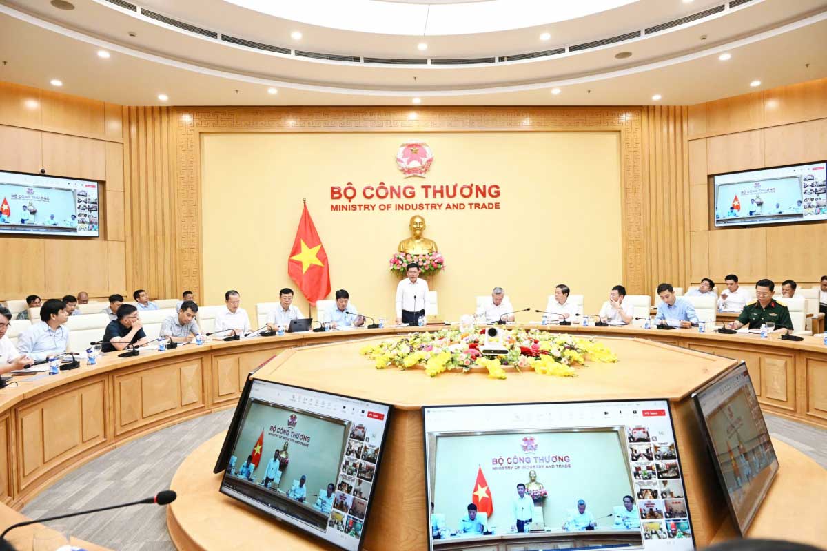Bộ trưởng Bộ Công Thương Nguyễn Hồng Diên chủ trì hội nghị
