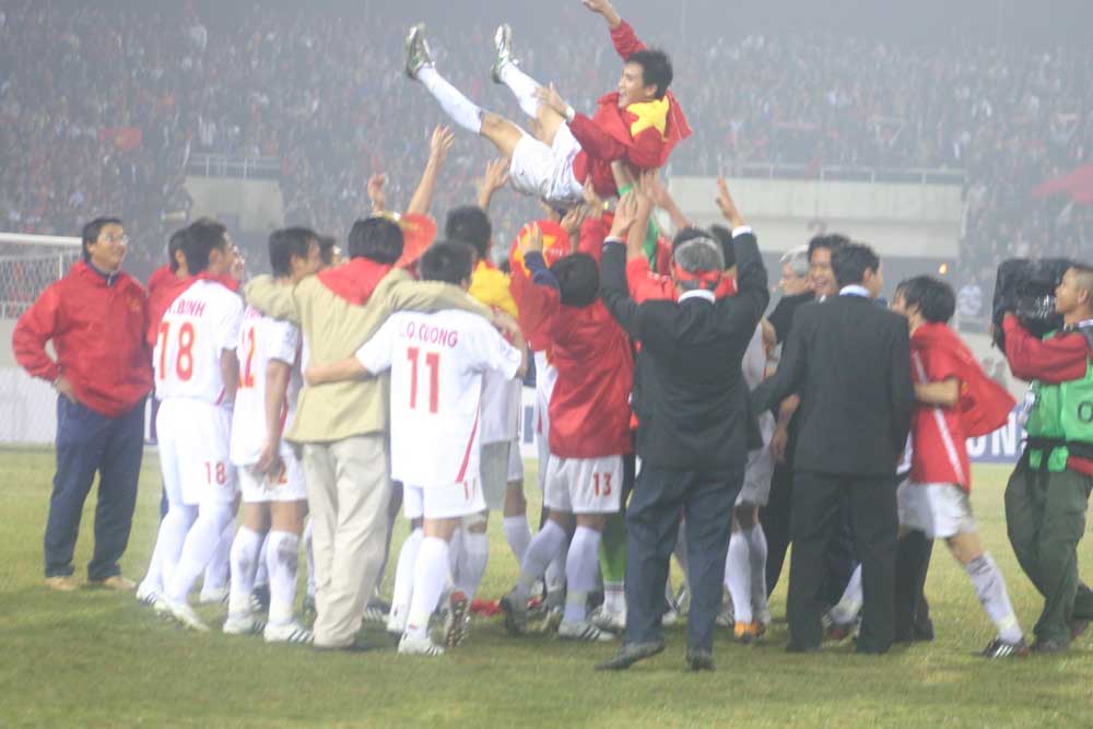 ĐT bóng đá Việt Nam lần đầu tiên vào tứ kết Asian Cup 2007 và vô địch AFF Cup 2008- hai cột mốc lịch sử với đội hình 100% là cầu thủ được đào tạo trong nước. Ảnh: TL

