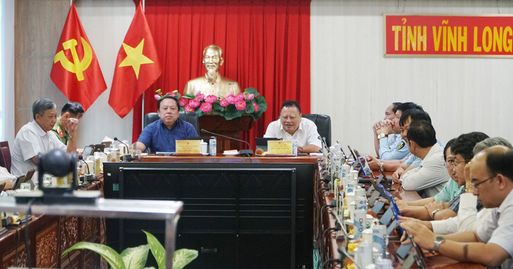Tại điểm cầu UBND tỉnh Vĩnh Long, ông Nguyễn Văn Liệt- Tỉnh ủy viên, Phó Chủ tịch UBND tỉnh; đại diện lãnh đạo các sở, ngành là thành viên BCĐ 389 tỉnh tham dự.