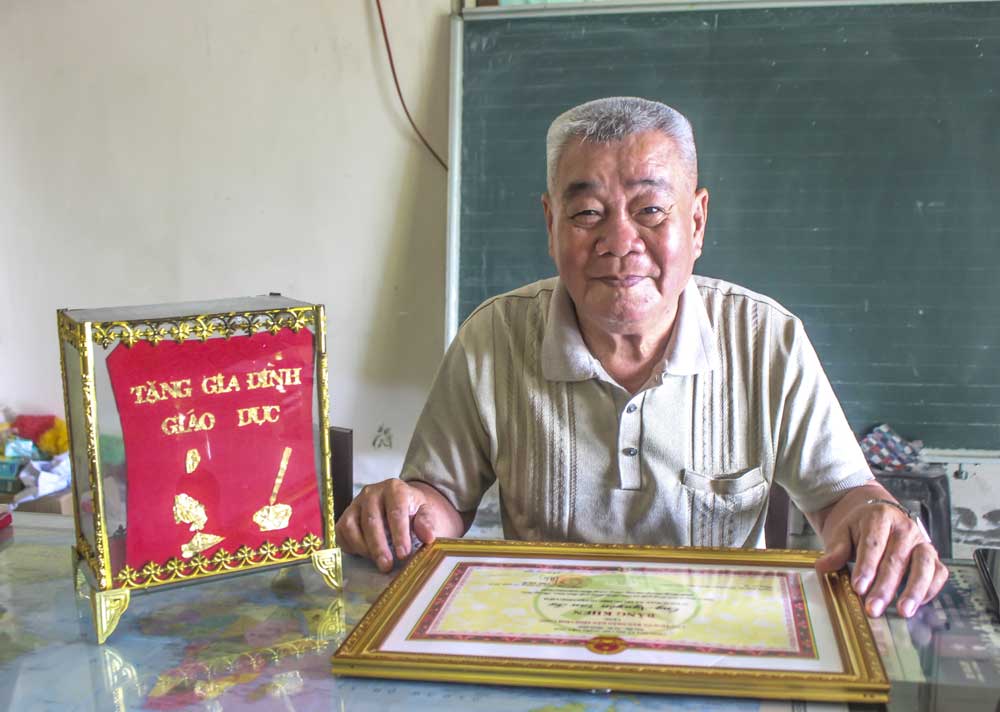 Ông Nguyễn Hữu Tính luôn khuyến khích các con nỗ lực học hành. 
